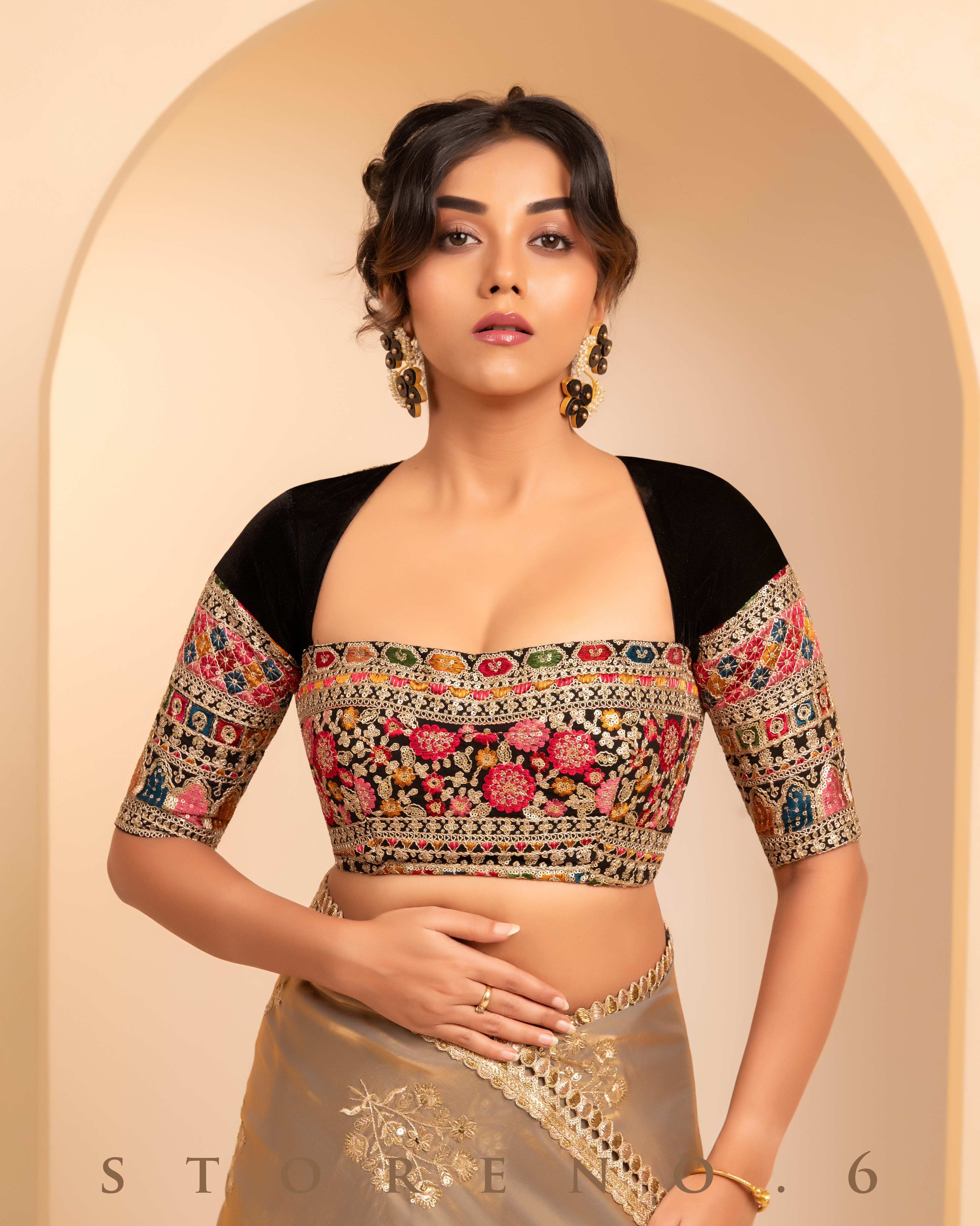 TITAN TREASURE SAREE WITH GUL KAARI SIAH MEDLEY BLOUSE