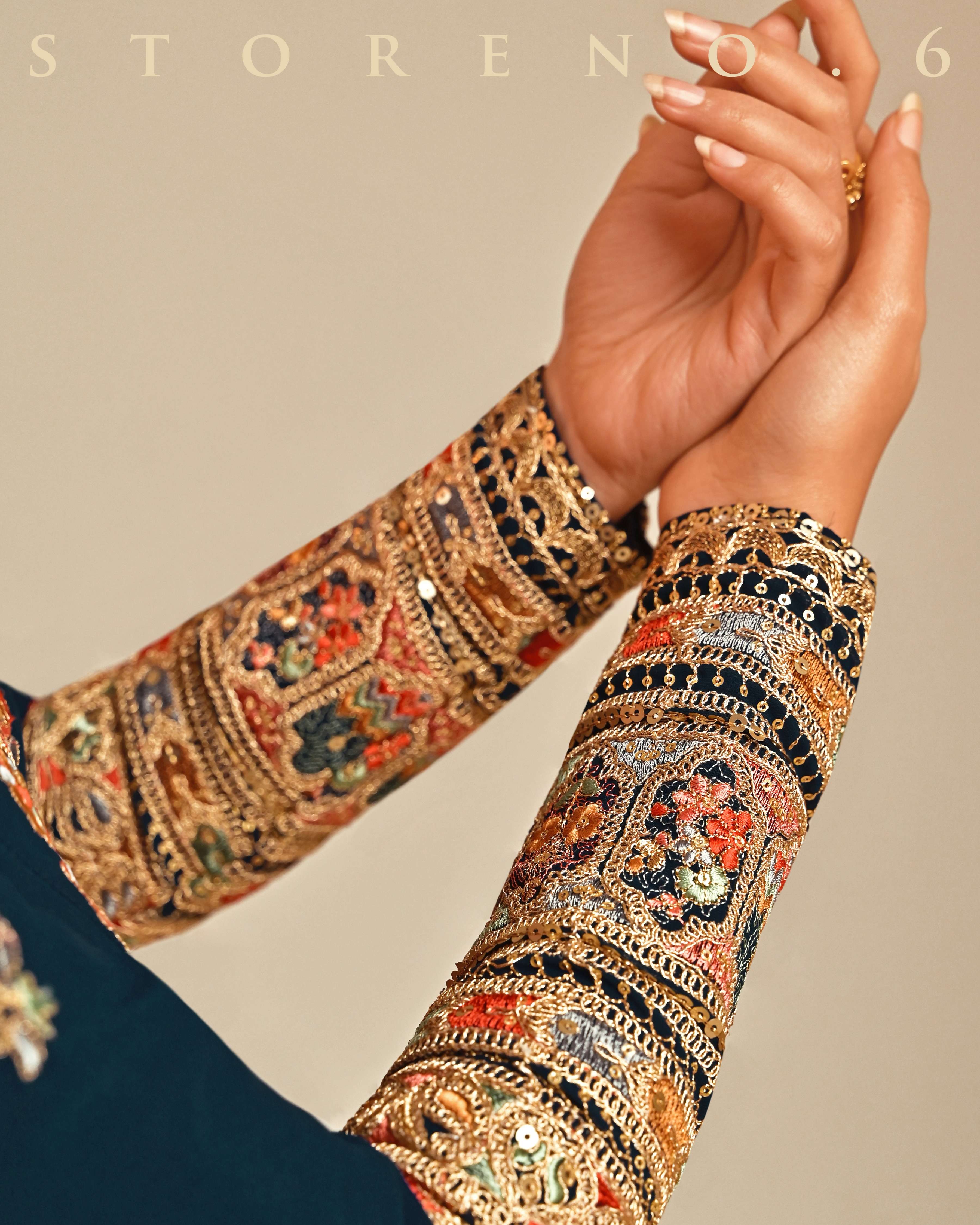 EXOTIC EMPRESS SAREE WITH PRUSSIAN PHENOMENA BLOUSE