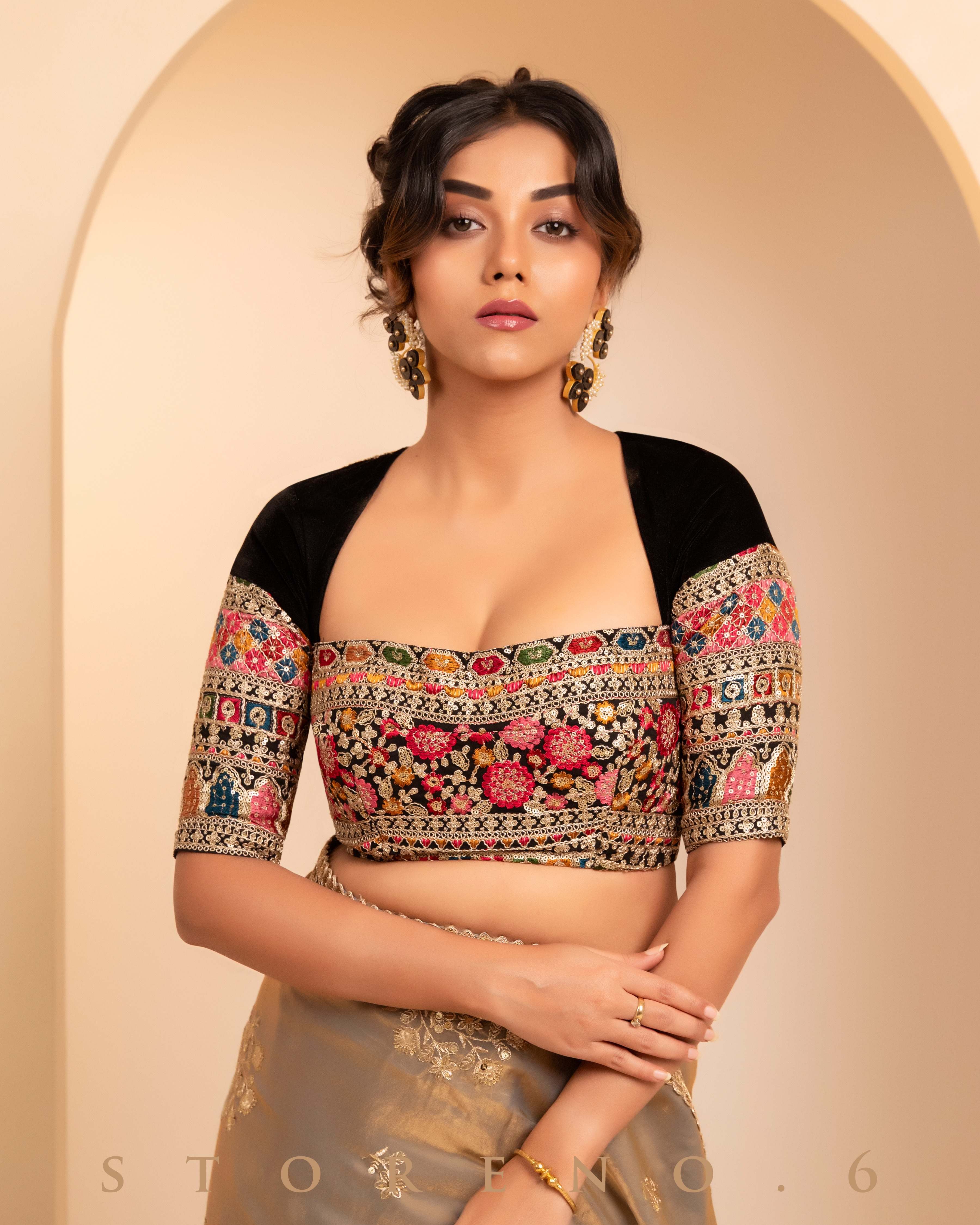 TITAN TREASURE SAREE WITH GUL KAARI SIAH MEDLEY BLOUSE