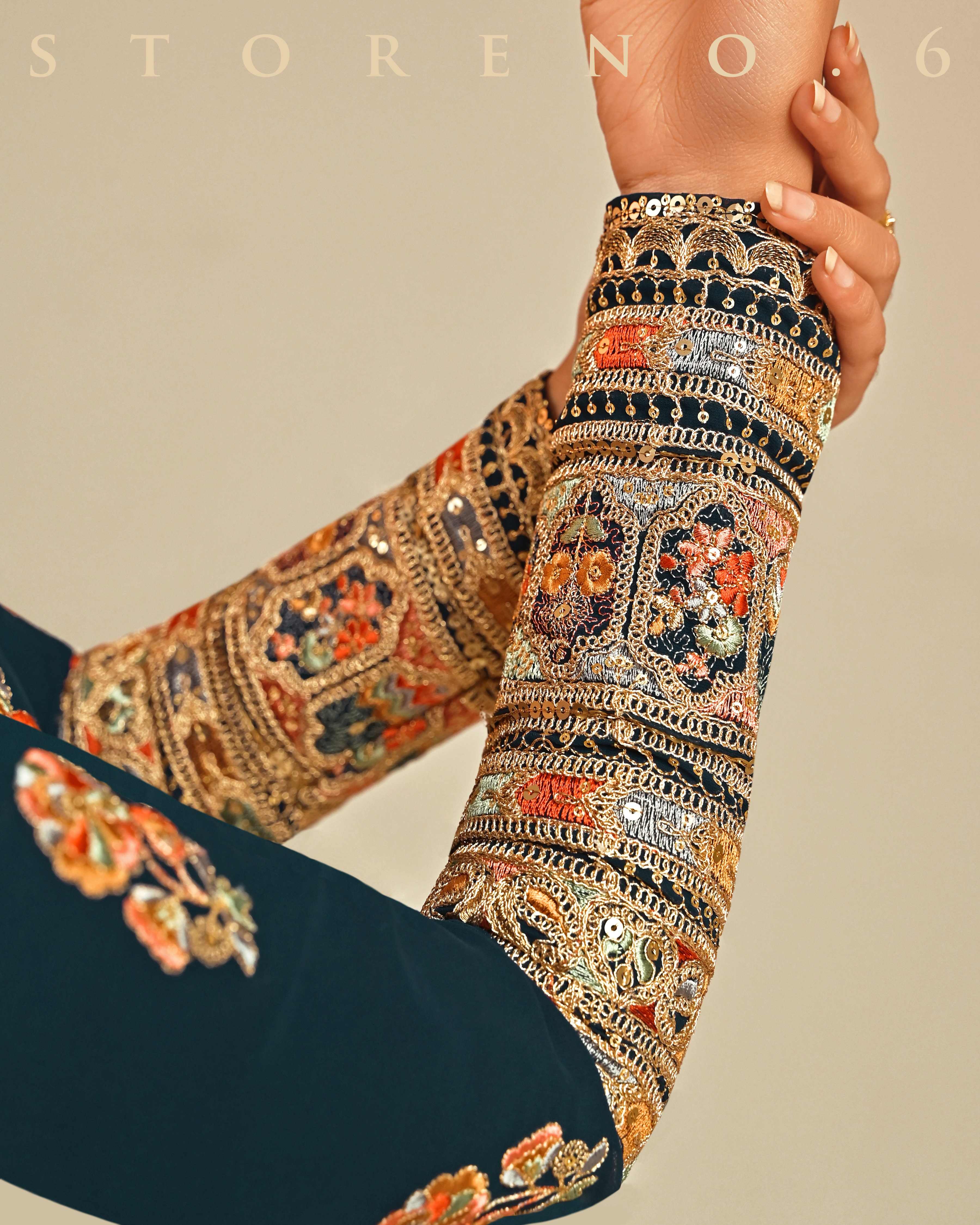 EXOTIC EMPRESS SAREE WITH PRUSSIAN PHENOMENA BLOUSE